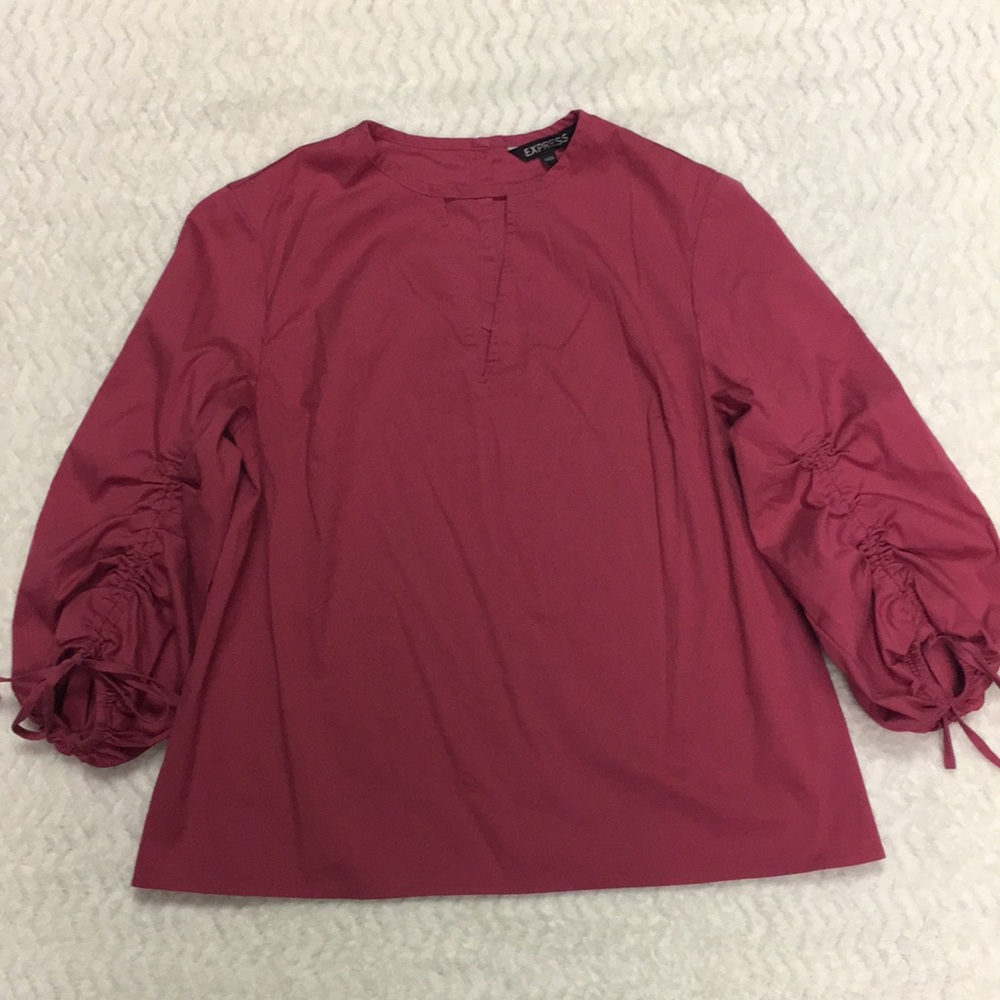 3/4 sleeve keyhole Top - Medium